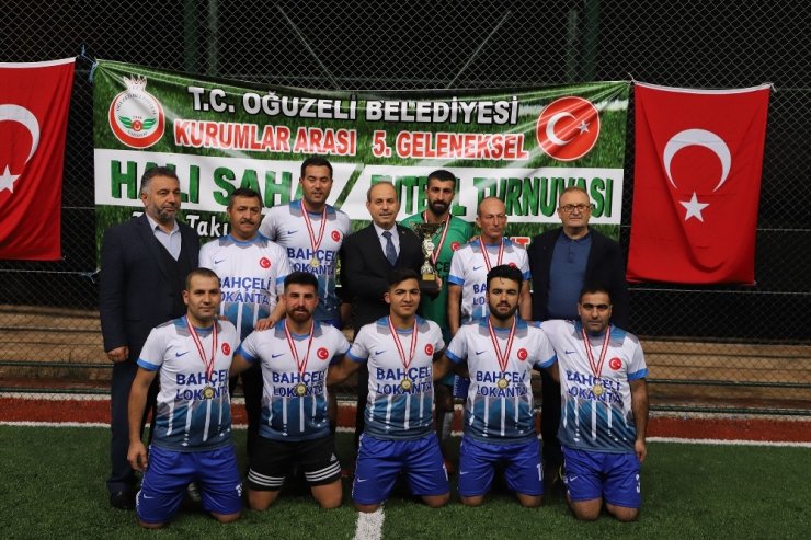 Oğuzeli’nde geleneksel halı saha turnuvası sona erdi
