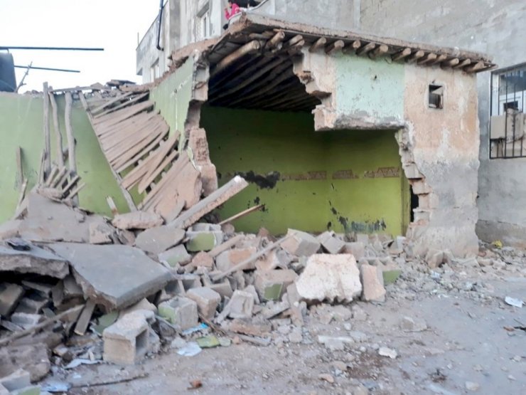 Şanlıurfa’da ev çöktü, bir çocuk yaralandı