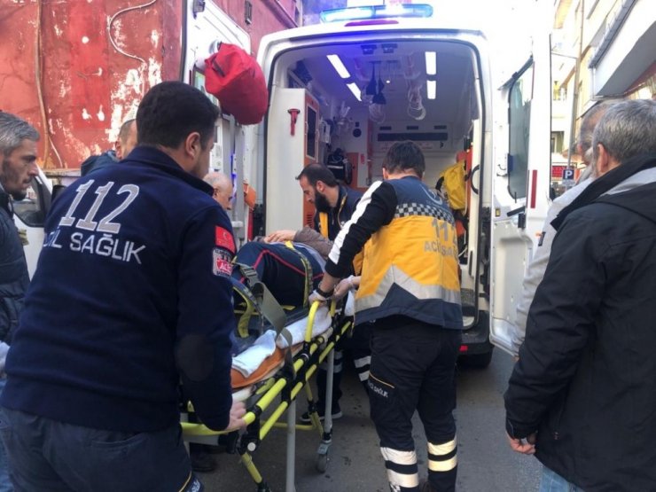 Sinop’ta otomobilin yayaya çarpma anı kamerada