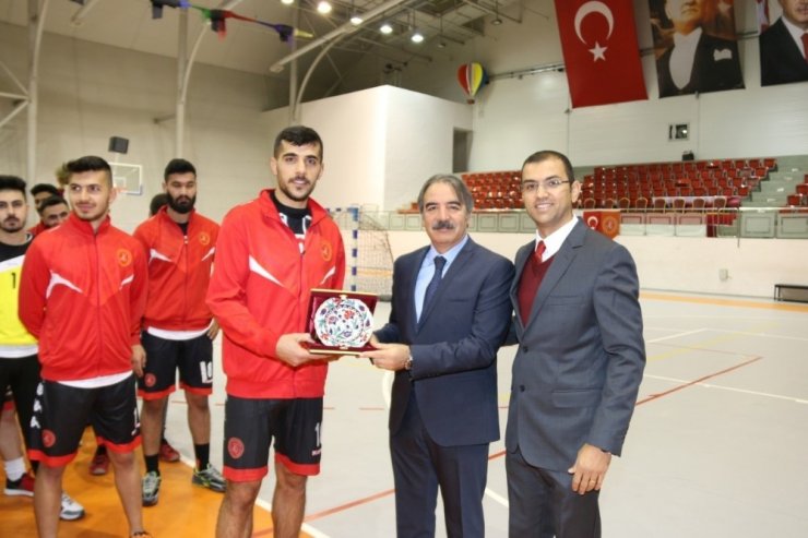 NEVÜ’de üniversiteler arası hentbol şampiyonası başladı