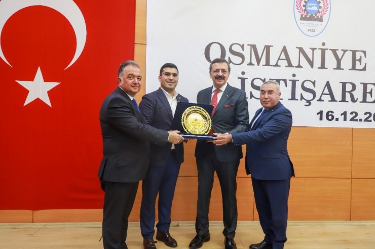 Sunar Özlem’e plaketini Hisarcıklıoğlu takdim etti