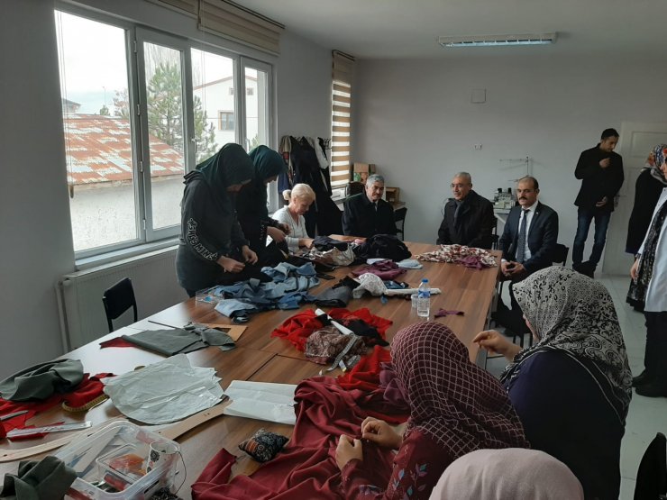 Ulaş Belediye Başkanı İlbey, kadın kursiyerleri ziyaret etti