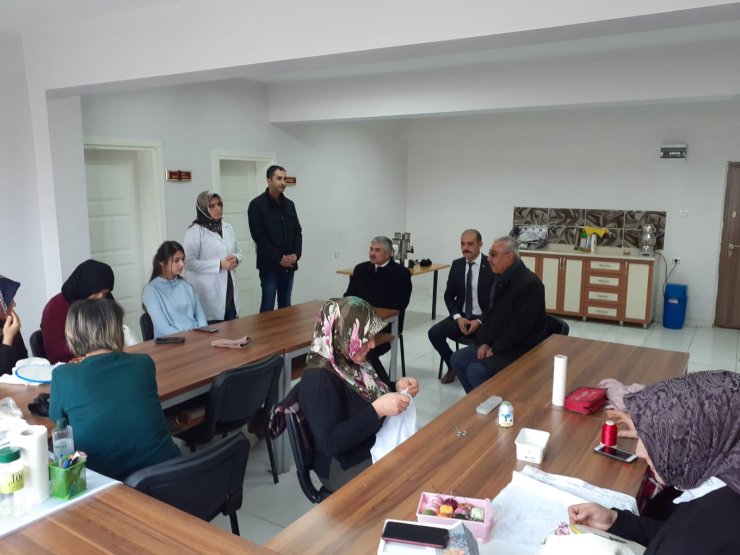 Ulaş Belediye Başkanı İlbey, kadın kursiyerleri ziyaret etti