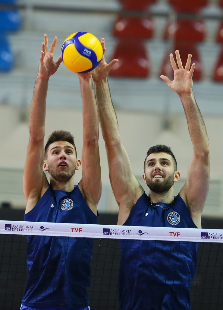 SPORCU AİLELER - Voleybolcu babanın oğulları Adis ve Mirza aynı takımda mücadele ediyor