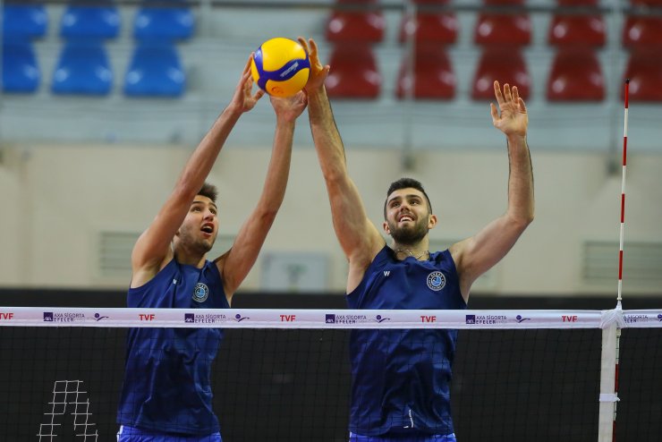 SPORCU AİLELER - Voleybolcu babanın oğulları Adis ve Mirza aynı takımda mücadele ediyor