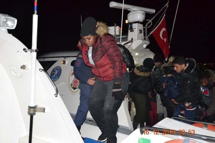 Ayvalık’ta 45 göçmen Sahil Güvenlik ekiplerince yakalandı