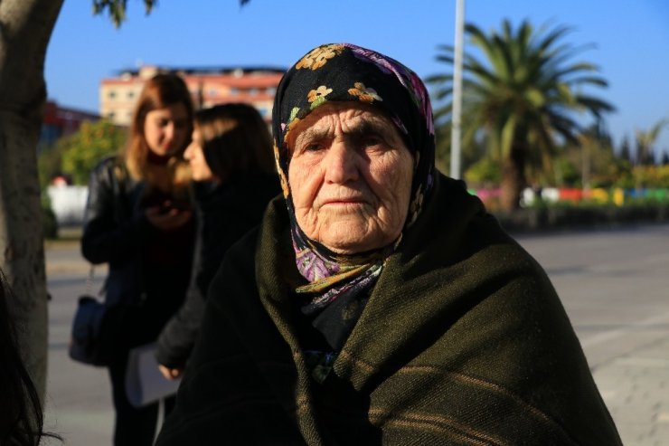 Cinsel saldırıya uğrayan yaşlı kadın duruşma öncesi gözyaşı döktü