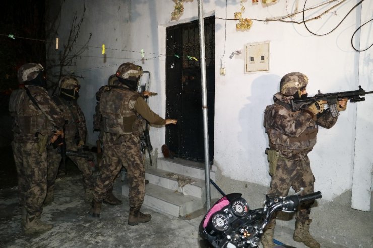 Şafak vakti torbacılara baskın: 30 gözaltı kararı