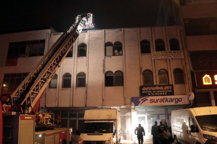 Başkent’te mobilya atölyesinde yangın: 1 ağır yaralı