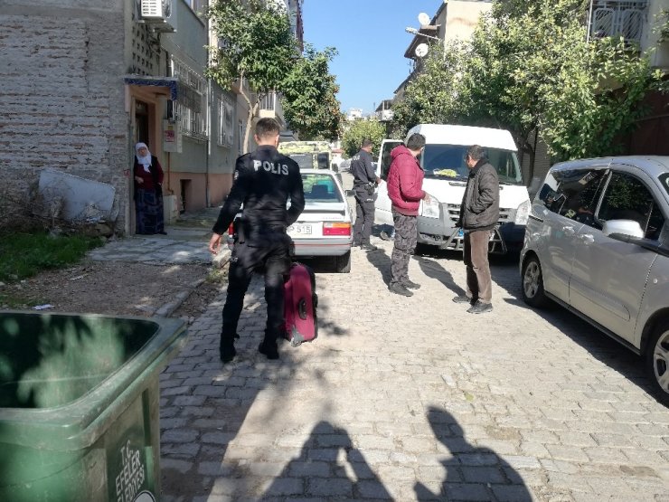 Şüpheli valizden kıyafet çıktı