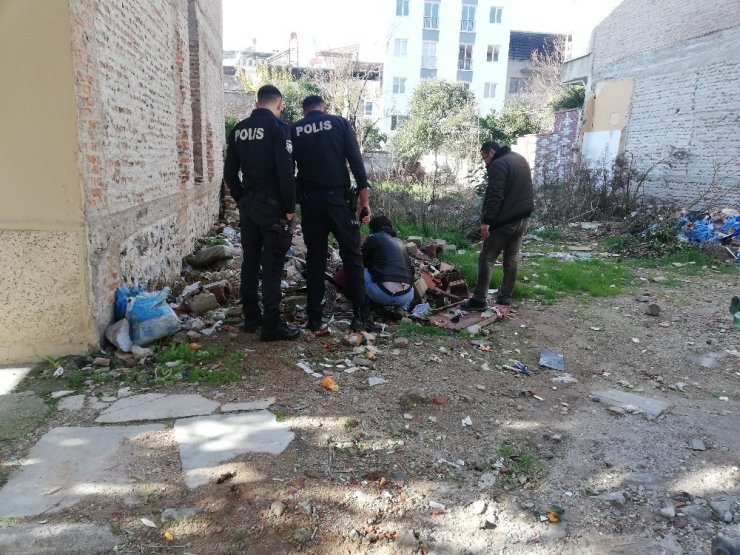 Şüpheli valizden kıyafet çıktı