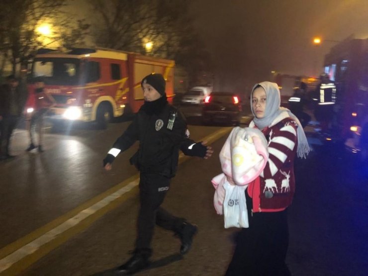 Başkent’te 2 katlı iş yeri alevlere teslim oldu