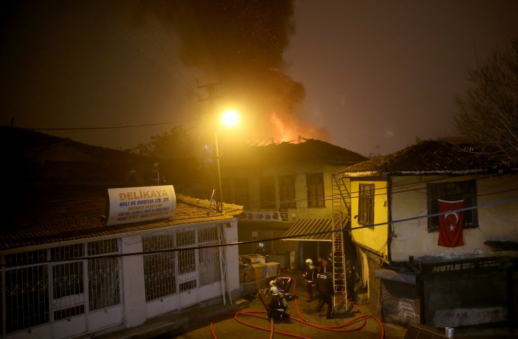 Başkentte iki katlı binada çıkan yangın hasara neden oldu