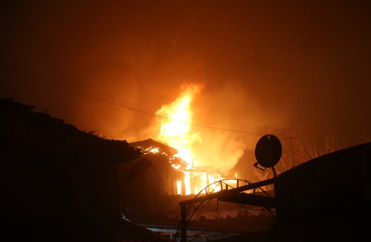 Başkentte iki katlı binada çıkan yangın hasara neden oldu