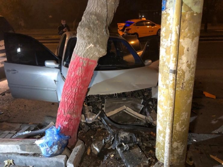 Başkent’te taksi şoförü, ilk iş gününde kazaya karıştı: 2 yaralı