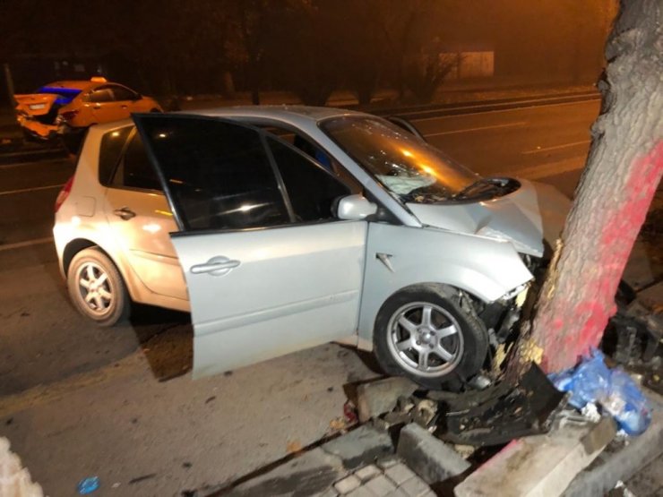 Başkent’te taksi şoförü, ilk iş gününde kazaya karıştı: 2 yaralı