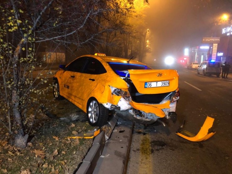 Başkent’te taksi şoförü, ilk iş gününde kazaya karıştı: 2 yaralı