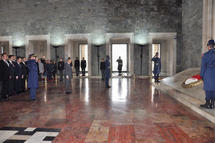 Beşiktaş Başkanı Çebi ve yönetimi Anıtkabir’i ziyaret etti