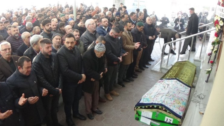 Göz yaşları arasında toprağa verildi