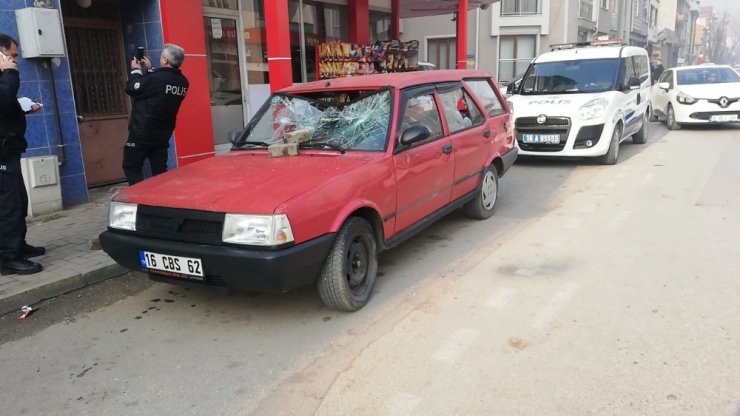 Babasının arabasını parçaladı