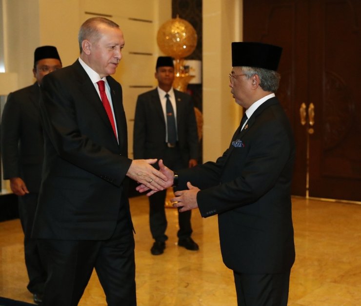 Cumhurbaşkanı Erdoğan, Malezya Kralı ile görüştü
