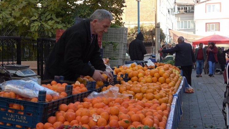 Soğuk havalar Denizli’de pazar tezgahlarını olumsuz etkiledi