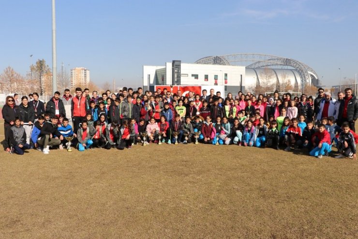 Heyet-i Temsiliye Atletizm Yarışmalarının İlk Gün Müsabakaları Sona Erdi