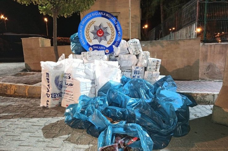 Yemlerin arasına gizlenmiş 20 bin paket kaçak sigara ele geçirildi