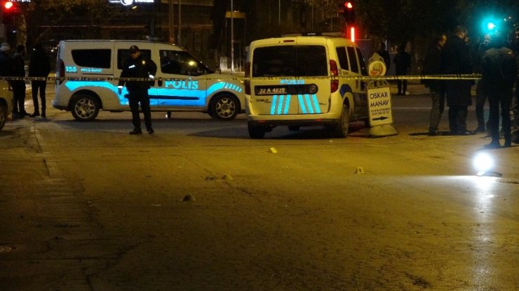 Eğlence mekanından çıkarıldığı iddia edilen şahıs silahla dehşet saçtı: 1’i ağır 4 yaralı