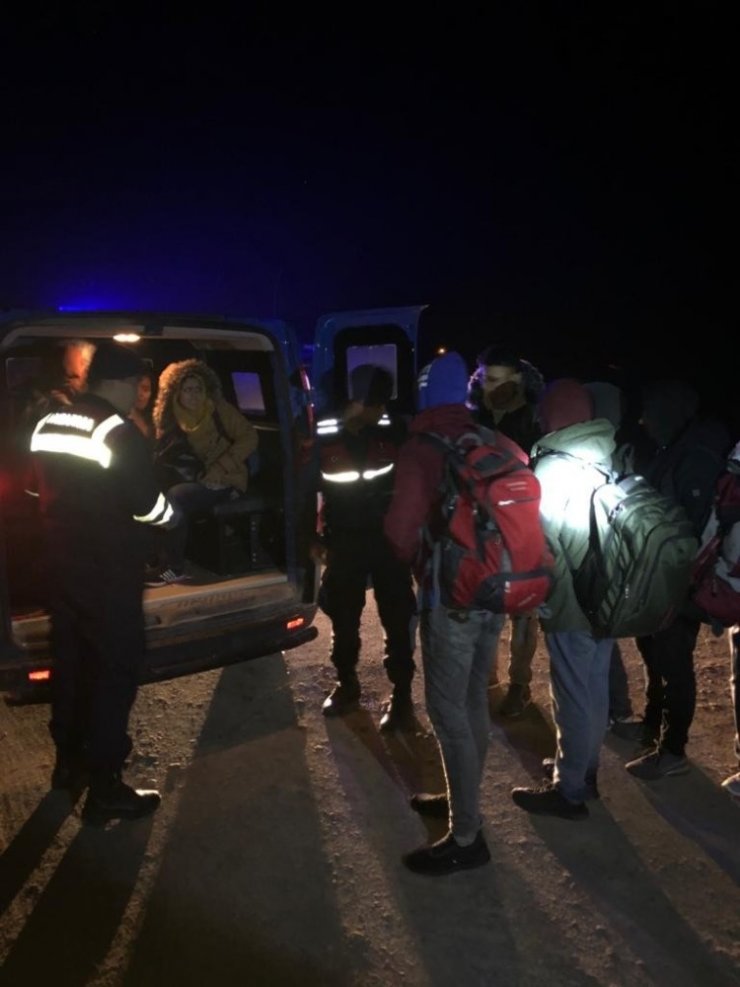 İzmir’de 132 düzensiz göçmen yakalandı