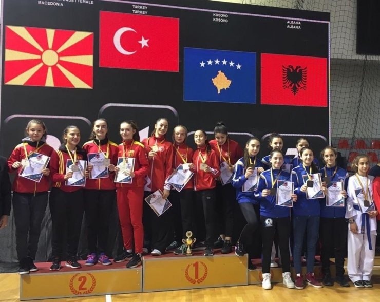 Diyarbakır’ın altın kızları Balkan şampiyonasından 3 madalya ile döndü
