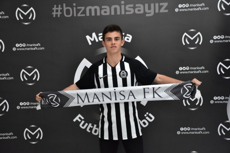 Manisa FK, 16 yaşındaki oyuncuyla profesyonel sözleşme imzaladı