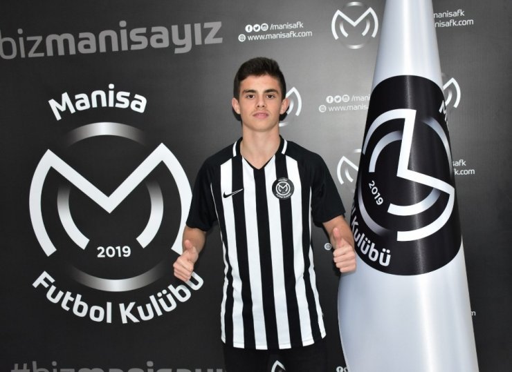 Manisa FK, 16 yaşındaki oyuncuyla profesyonel sözleşme imzaladı