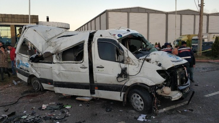 Samsun’da öğrenci servisi kaza yaptı: 1 ölü