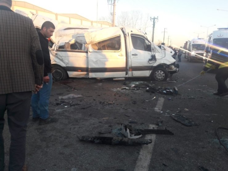 Samsun’da öğrenci servisi takla attı: Yaralılar var