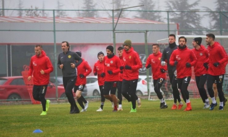 EsEs gözünü Balkes’e dikti