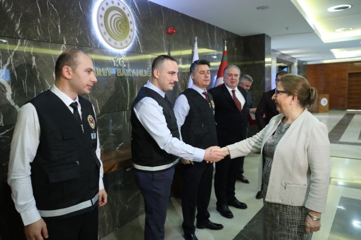 Bakan Pekcan’dan rekor uyuşturucu ele geçiren “KİM” ekibine ödül