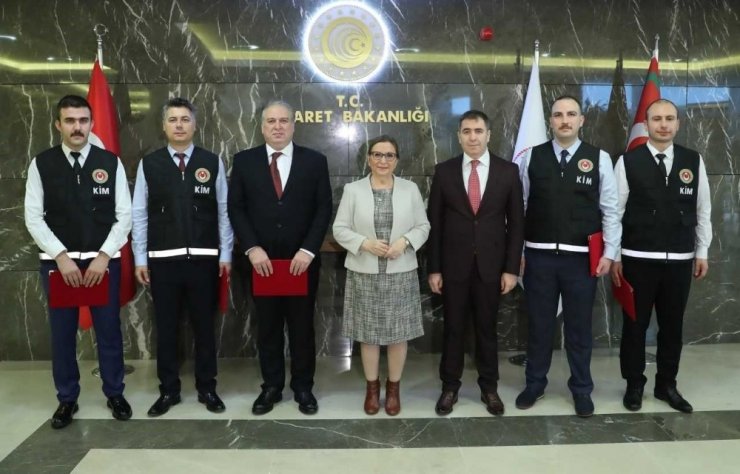 Bakan Pekcan’dan rekor uyuşturucu ele geçiren “KİM” ekibine ödül