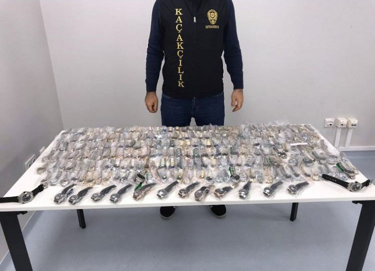 İstanbul’da taklit kol saati operasyonu: 3 gözaltı