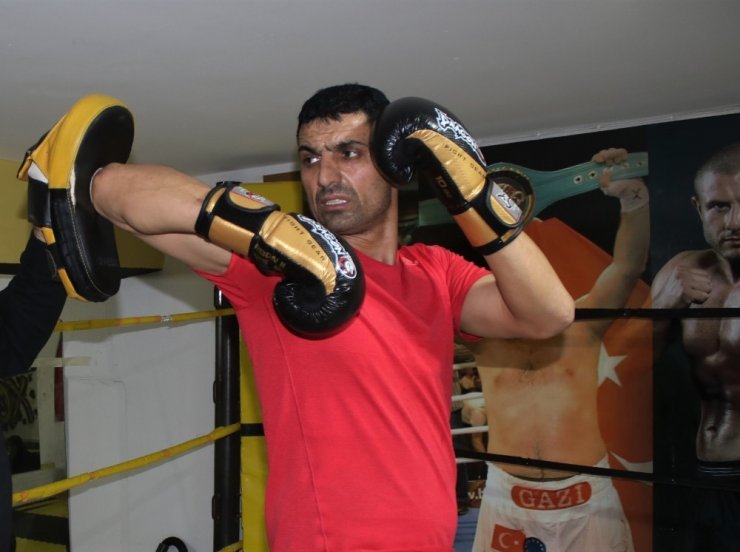 11 yıl aradan sonra ringlere şampiyon olarak geri döndü