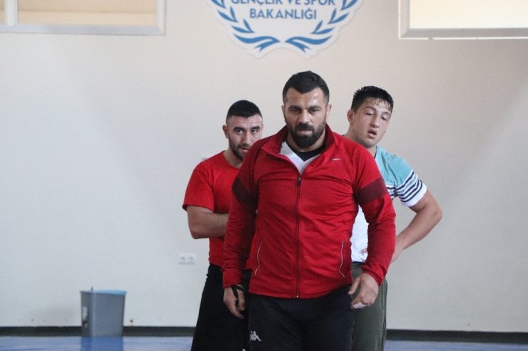 Fatih Atlı’nın hedefi yeniden “Başpehlivanlık”