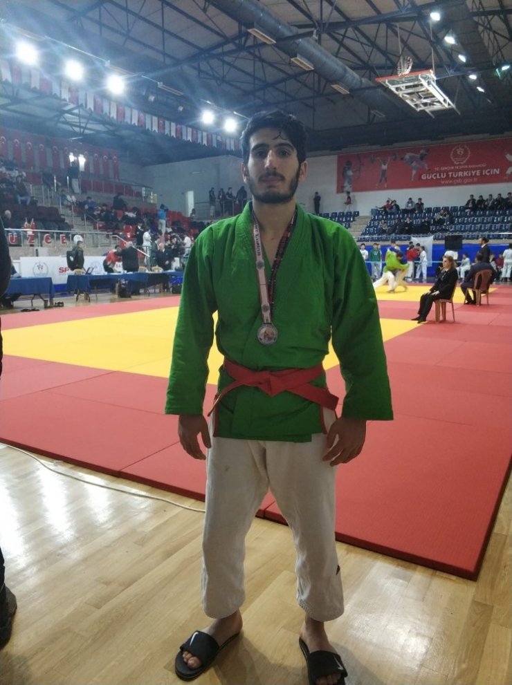 Diyarbakırlı iki sporcudan gümüş madalya