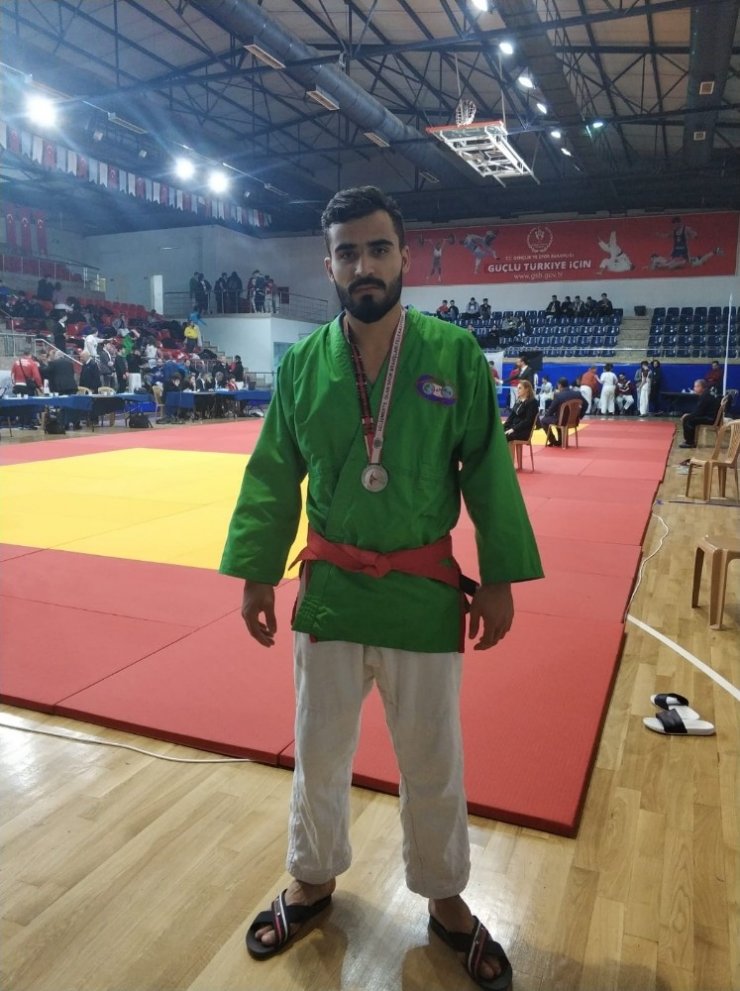 Diyarbakırlı iki sporcudan gümüş madalya