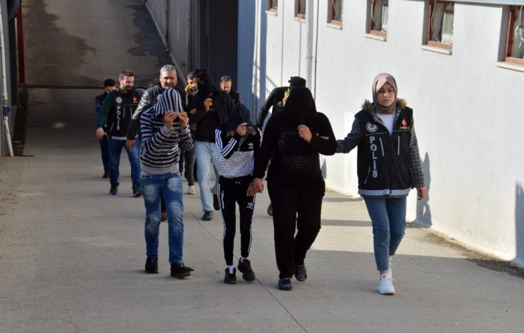 Torbacı 3 kadın tutuklandı