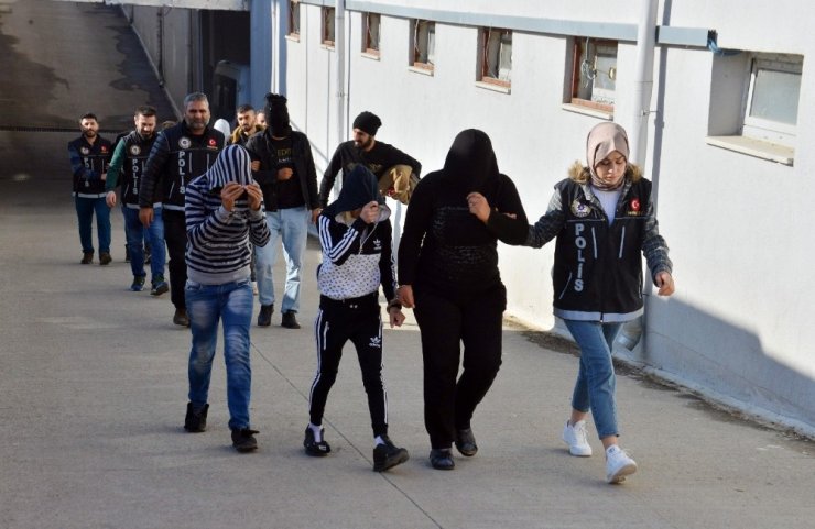 Torbacı 3 kadın tutuklandı