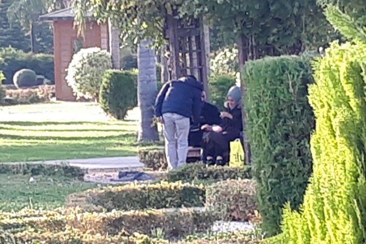 Parkta dilenci tacizi
