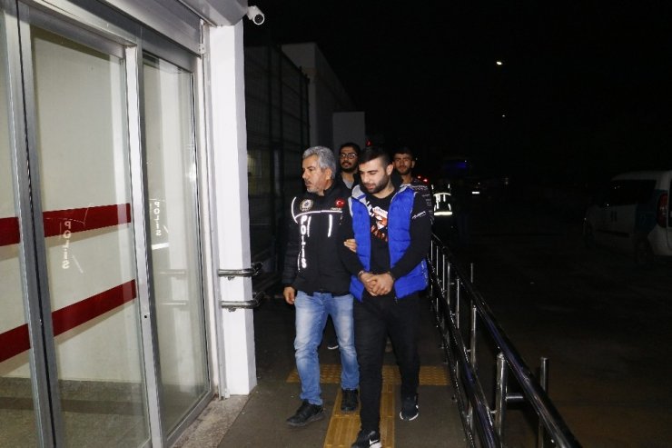 Adana’da yakalanan torbacılar adliyeye sevk edildi