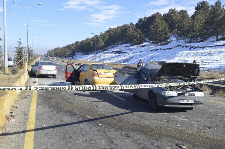 Ağrı’da zincirleme trafik kazası: 2 kişi yaralı