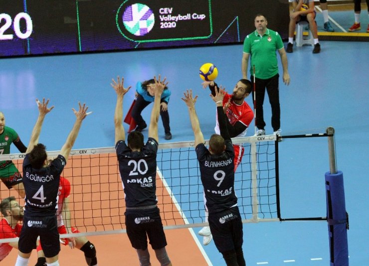 Avrupa Erkekler CEV Kupası: Arkas: 3 - Dinamo Bükreş: 1