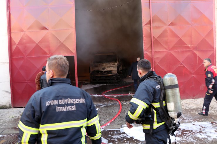 Aydın'da ahşap palet işletmesinde yangın